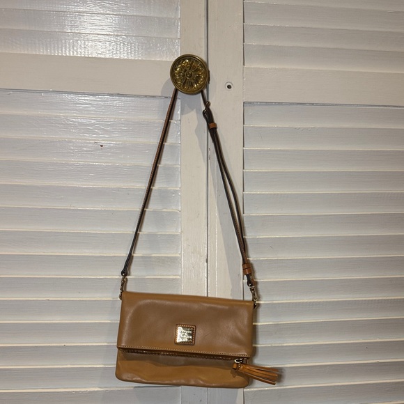 Dooney & Bourke Smooth Leather Foldover Crossbody Clutch Tan Tassel - Picture 12 of 13